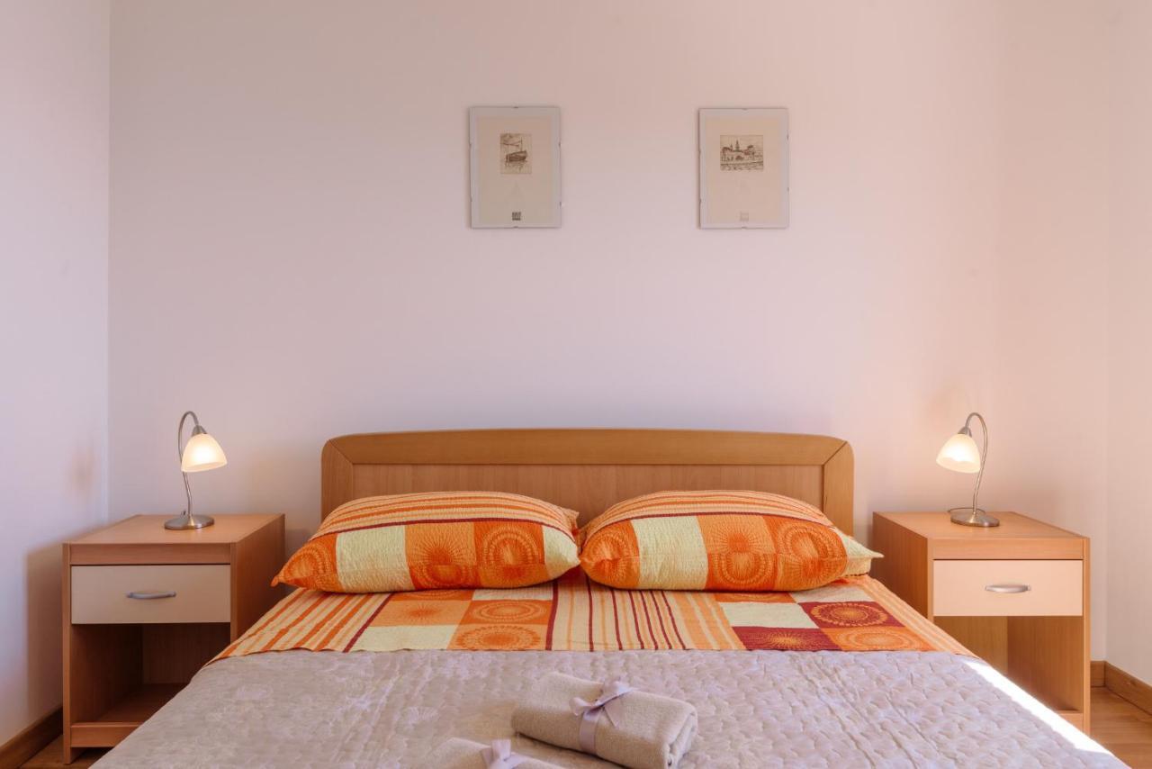 Apartment Marijana Трогир Екстериор снимка